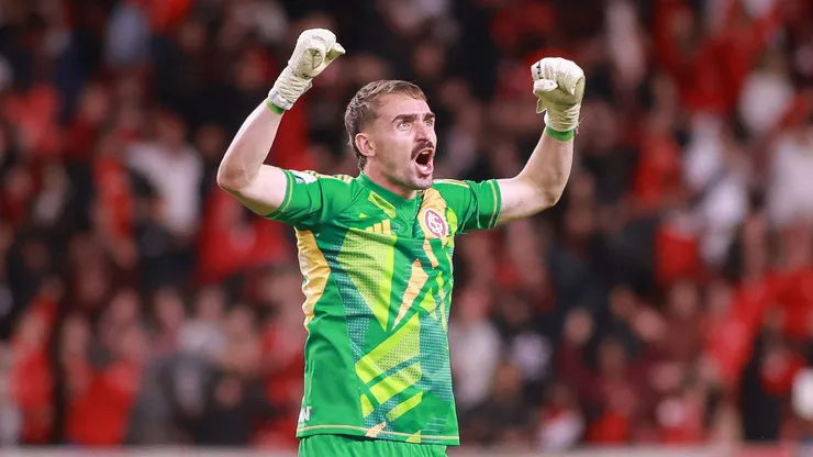 RS - PORTO ALEGRE - 03/05/2026 - BRASILEIRO A 2026, INTERNACIONAL X FLUMINENSE - Anthoni goleiro do Internacional comemora gol de Alerrando durante partida contra o Fluminense no estadio Beira-Rio pelo campeonato Brasileiro A 2026. Foto: Maxi Franzoi/AGIF
