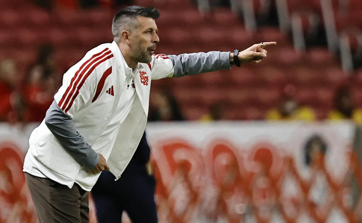 Pezzolano acerta na estratégia, Internacional joga bem e vence o Fluminense pelo Brasileirão