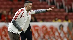 Paulo Pezzolano, técnico do Internacional durante partida contra o Fluminense no estadio Beira-Rio pelo campeonato Brasileiro A 2026. Foto: Roberto Vinicius/AGIF