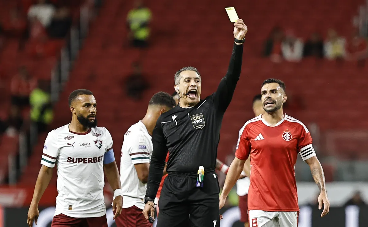 Borré perde oportunidade no Internacional, e jogadores pedem pênalti diante do Fluminense