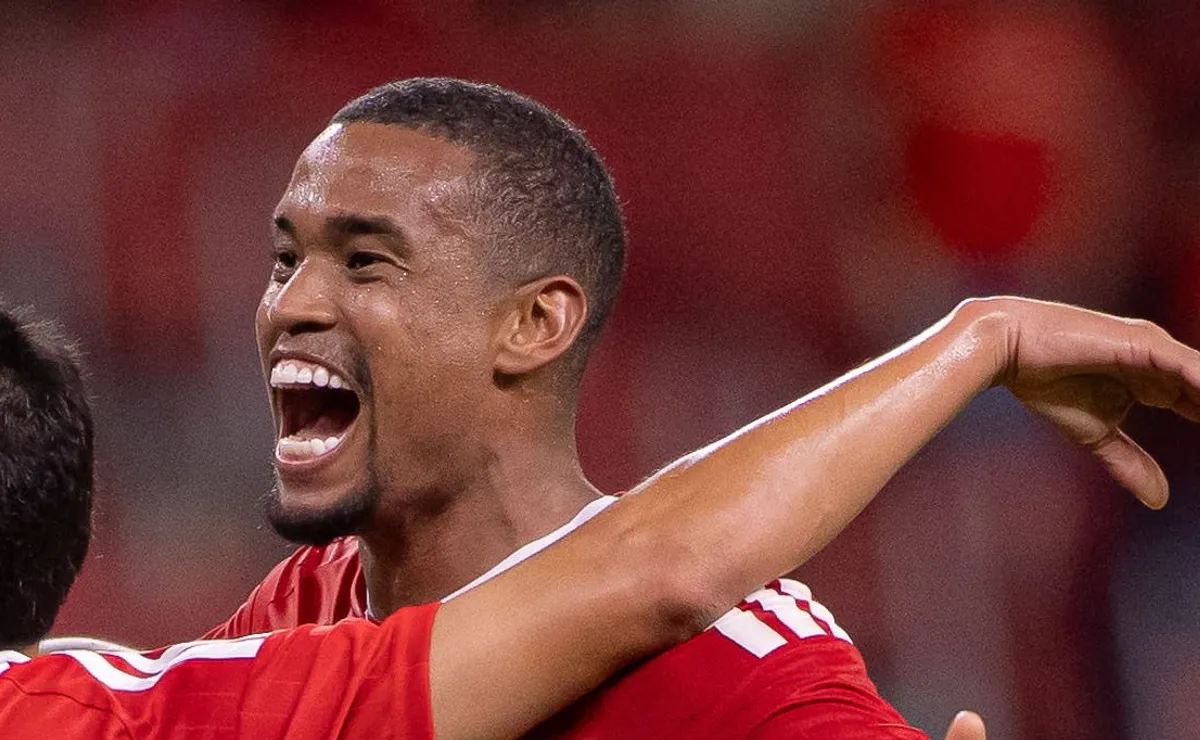 Alerrandro mostra oportunismo e amplia vantagem do Internacional contra o Fluminense no Beira-Rio