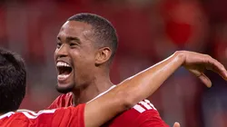 Alan Rodríguez jogador do Internacional comemora vitória com Alerrandro jogador da sua equipe após partida contra o São Luiz-RS. Foto: Maxi Franzoi/AGIF