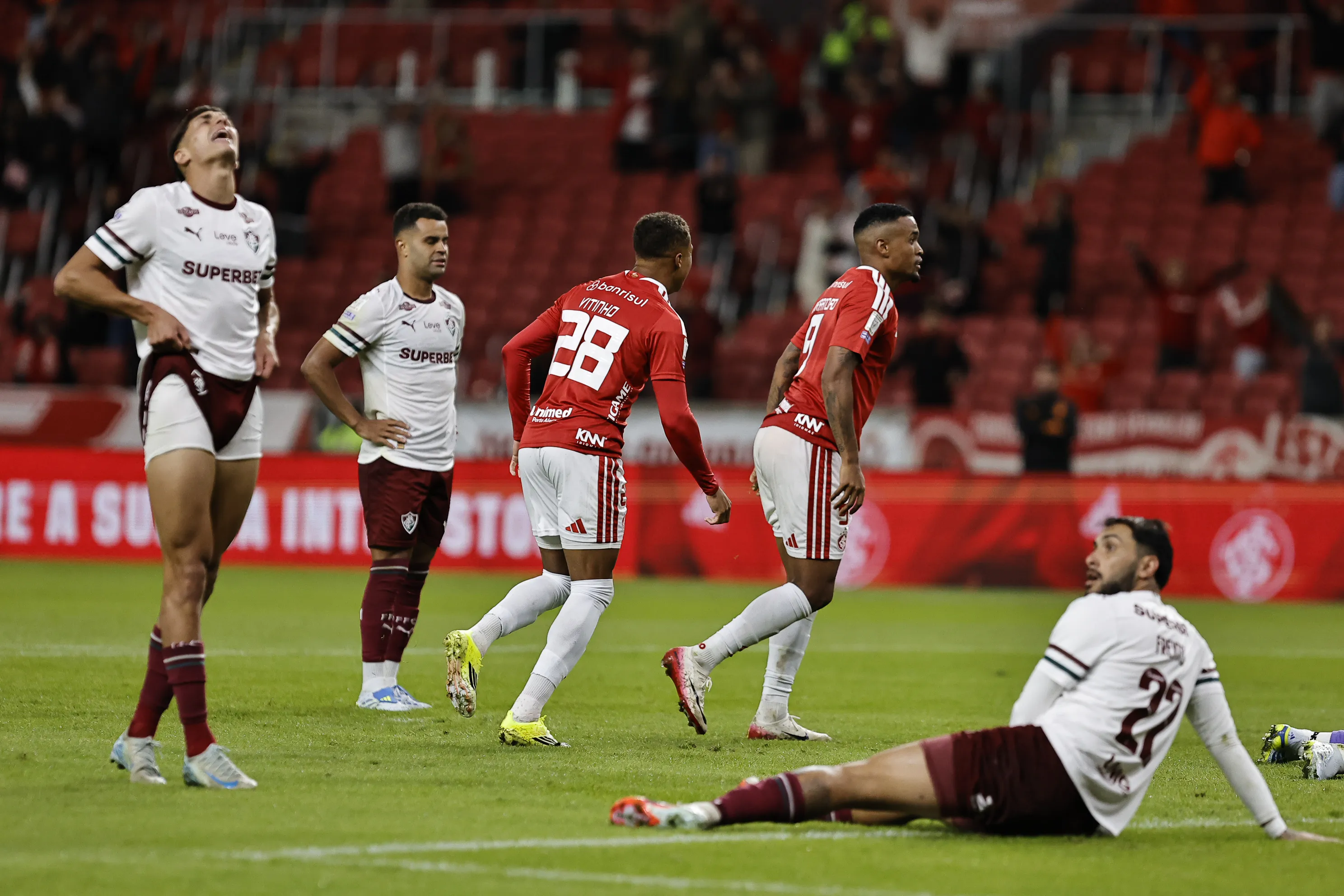 Alerrandro marca o segundo do Inter contra o Fluminense. Foto: Roberto Vinicius/AGIF
