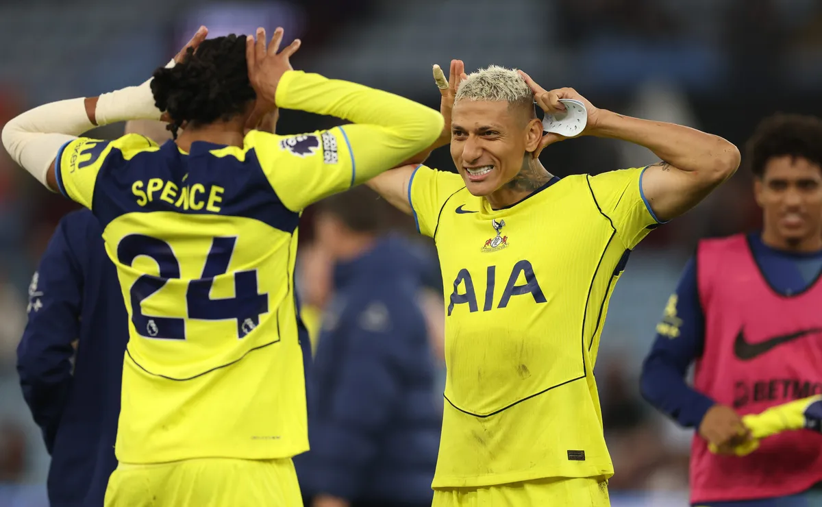 Richarlison marca gol decisivo pelo Tottenham e reacende debate sobre convocação