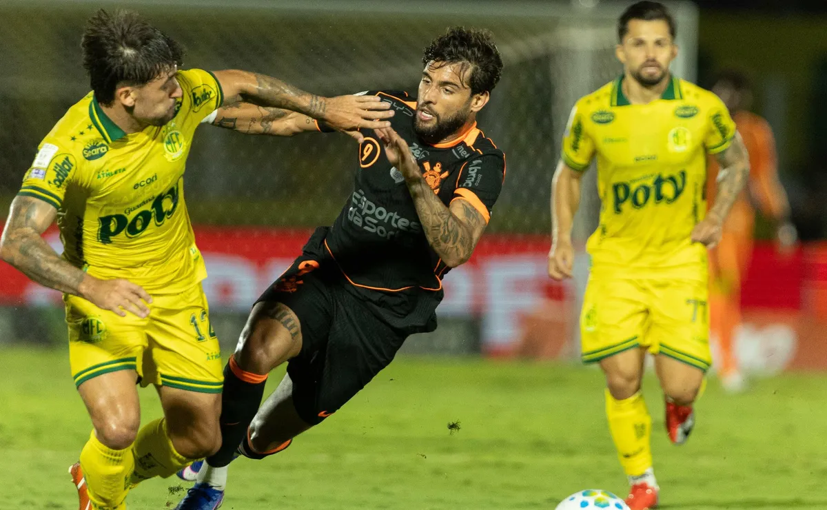 Corinthians busca reação, mas sai derrotado diante do Mirassol em jogo marcado por polêmicas de arbitragem
