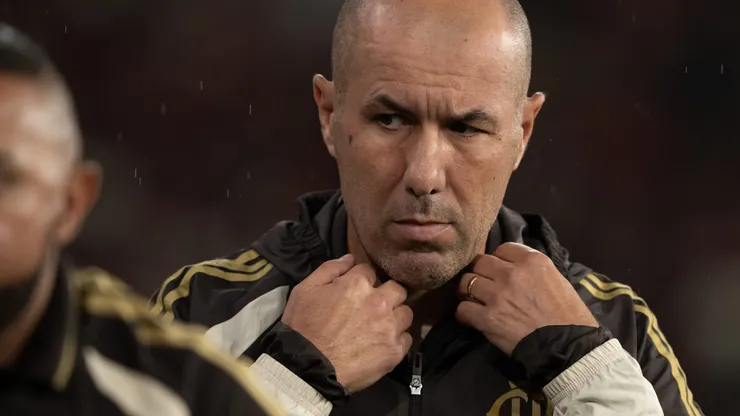 Leonardo Jardim admite que mudanças não fizeram efeito em Flamengo x Vasco.
