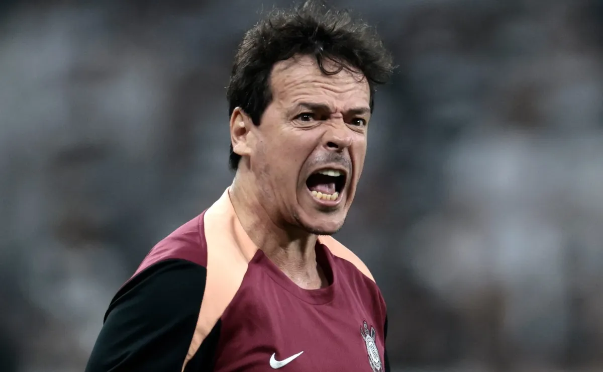 Fernando Diniz chama árbitro de mascarado em derrota do Corinthians para o Mirassol pelo Campeonato Brasileiro