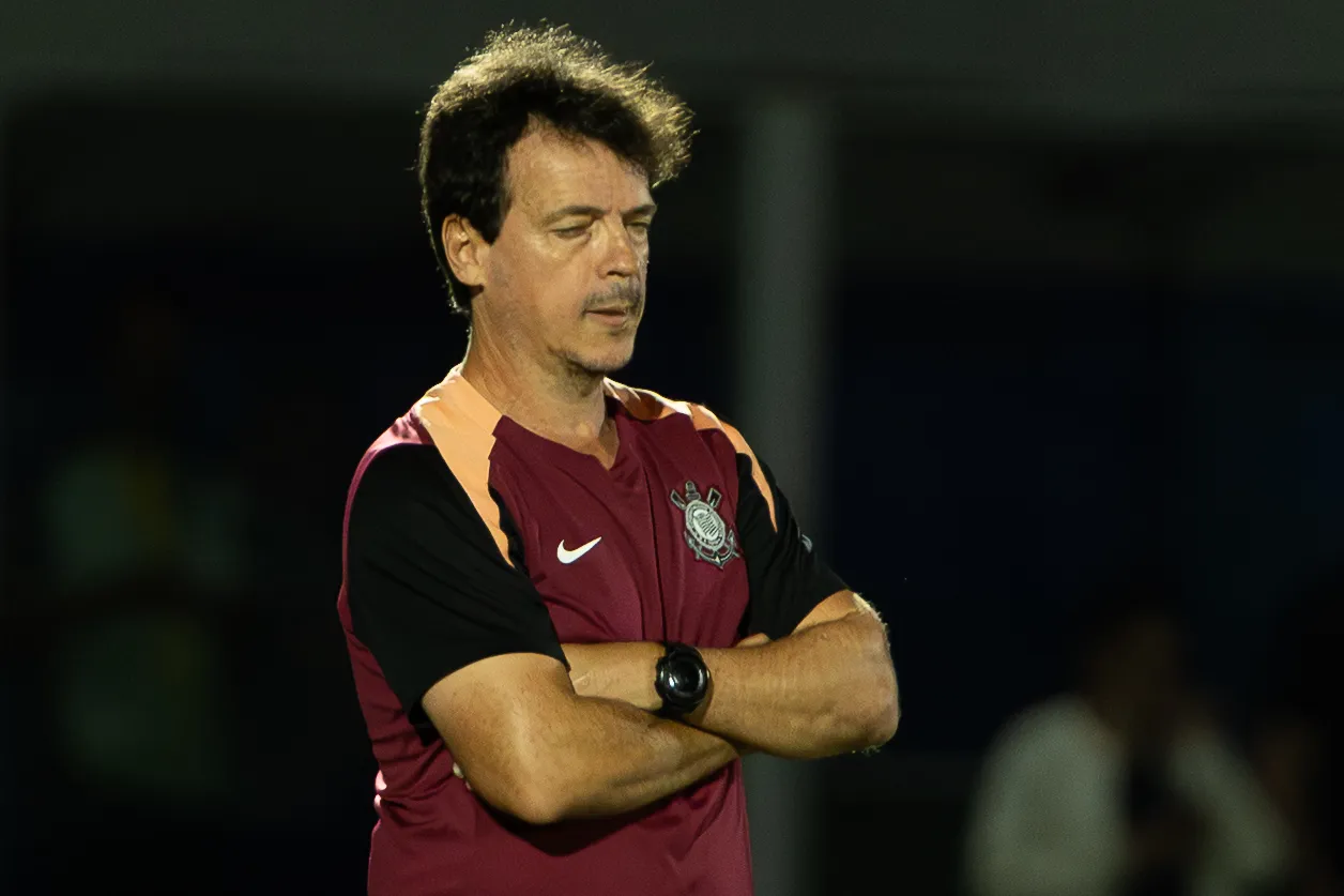 Fernando Diniz técnico do Corinthians LAMENTA GOL SOFRIDO durante partida contra o Mirassol. Foto: Joisel Amaral/AGIF