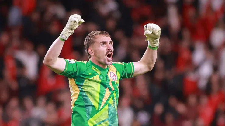 Anthoni goleiro do Internacional comemora gol de Alerrando durante partida contra o Fluminense. Foto: Maxi Franzoi/AGIF
