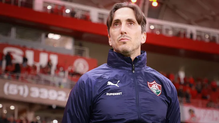 Luiz Zubeldia tecnico do Fluminense durante partida contra o Internacional no estadio Beira-Rio pelo campeonato Brasileiro A 2026. Foto: Maxi Franzoi/AGIF