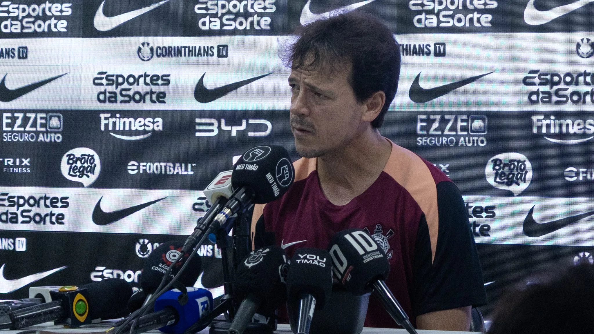 Diniz em coletiva após a derrota para o Mirassol. Foto: HUGO NEVES /RP FOTOPRESS/AGIF
