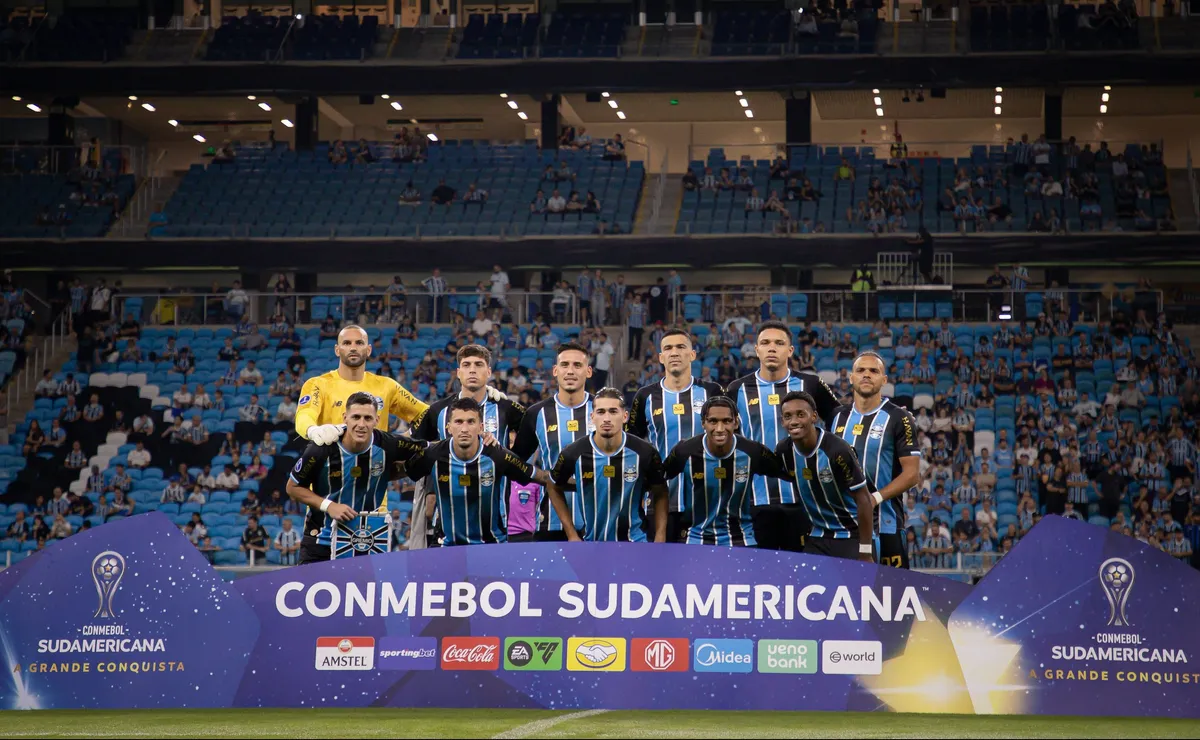 Grêmio divide atenções, convive com pressão no Brasileirão e vê na Sul-Americana chance de virar a chave