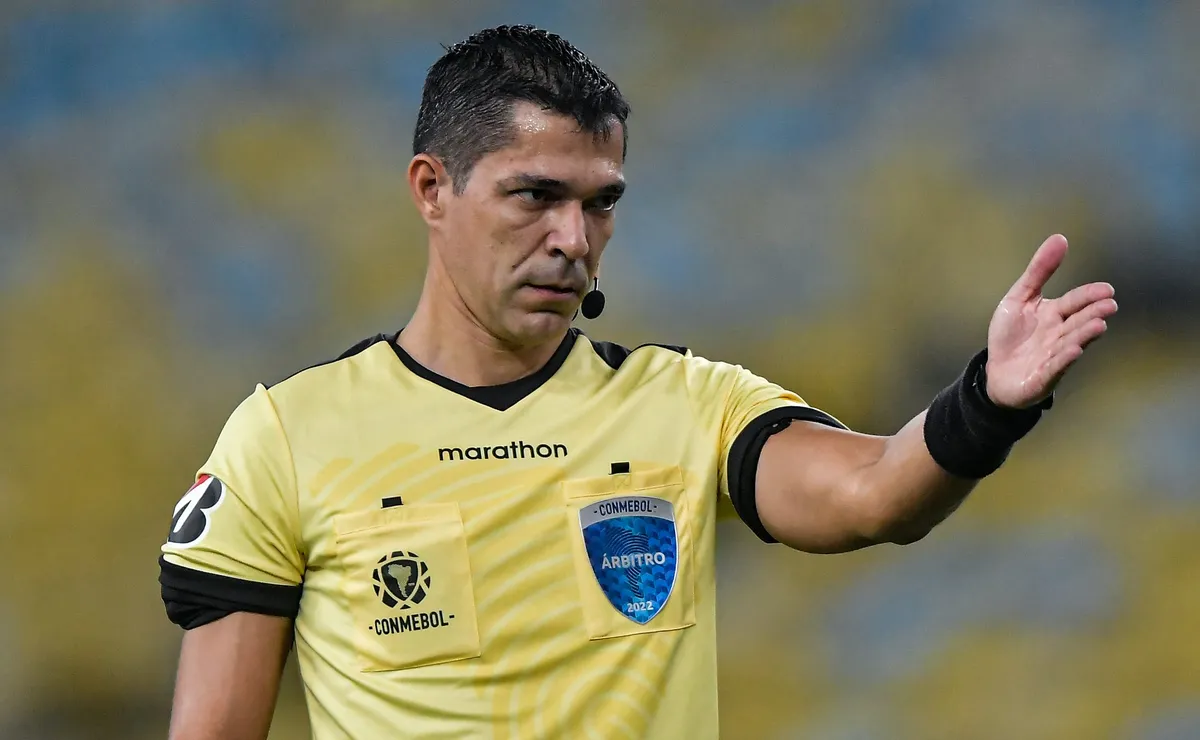 Mario Díaz de Vivar apita Deportivo Riestra x Grêmio e histórico polêmico liga alerta na Sul-Americana
