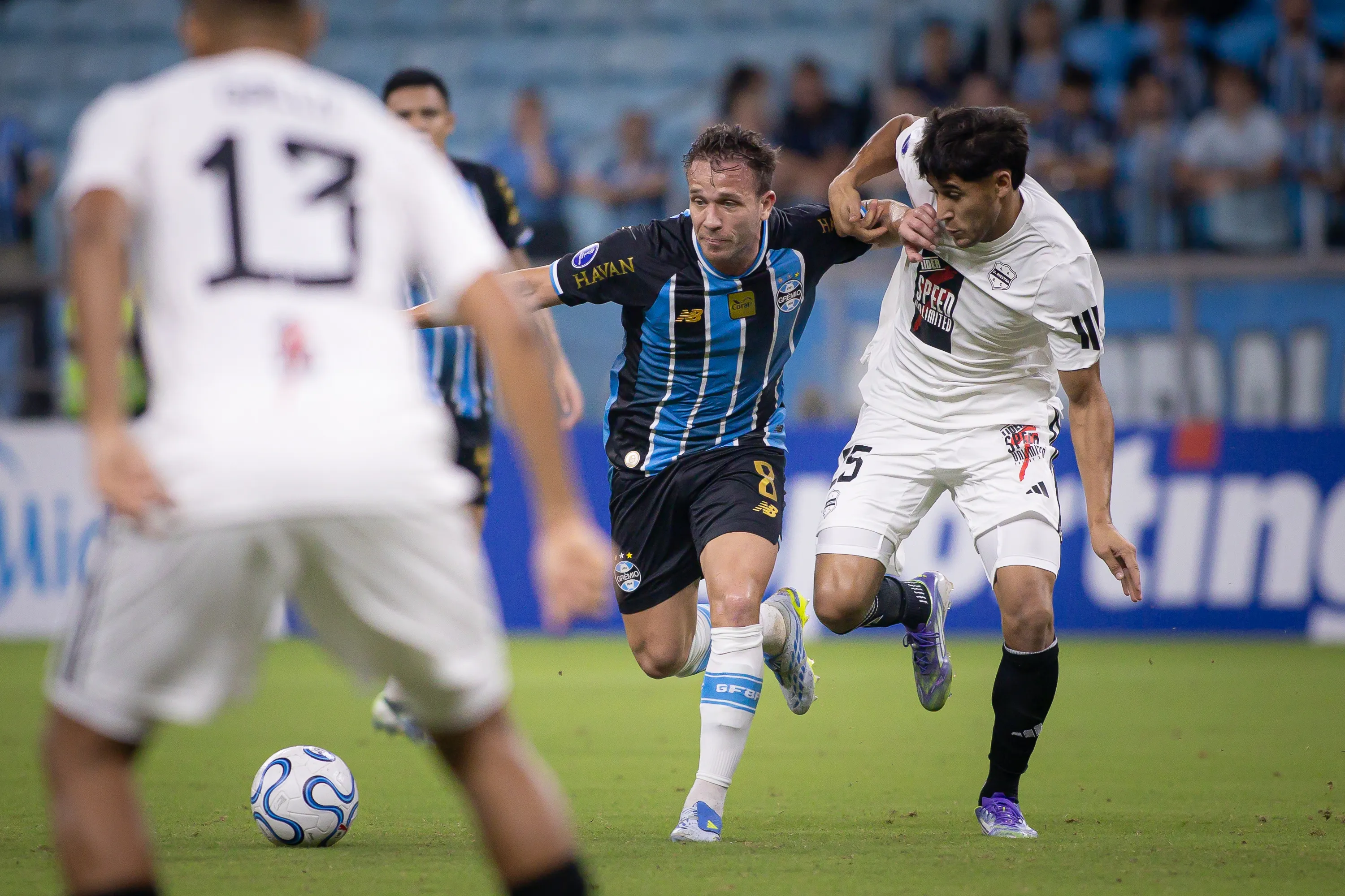 Arthur e baixa na sequencia decisiva que vem pela frente – Foto: Maxi Franzoi/AGIF