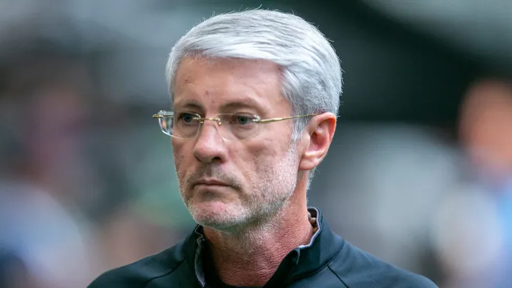 MG - BELO HORIZONTE - 05/04/2026 - BRASILEIRO A 2026, ATLETICO-MG X ATHLETICO-PR - Odair Hellmann tecnico do Athletico-PR durante partida contra o Atletico-MG no estadio Arena MRV pelo campeonato Brasileiro A 2026. Foto: Fernando Moreno/AGIF