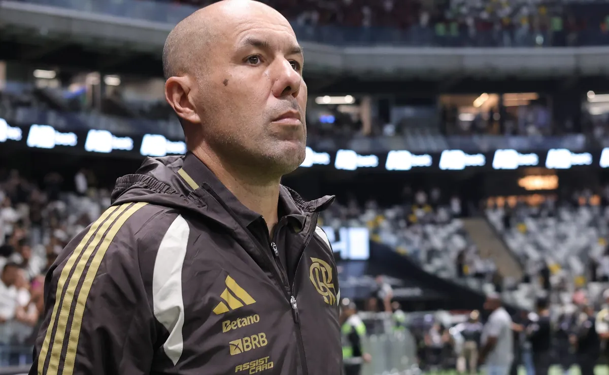 Jardim aponta Vasco descansado após empate e cobra Flamengo