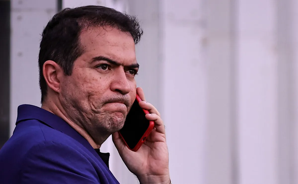 Corinthians quita salários atrasados e evita aumento da crise interna