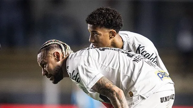 Robinho Jr e Neymar. Fotos: Raul Baretta/ Santos FC