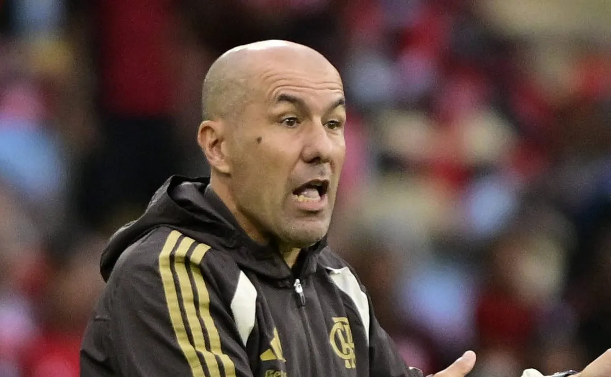 Leonardo Jardim explica decisão com Johnny no Flamengo e revela plano para base