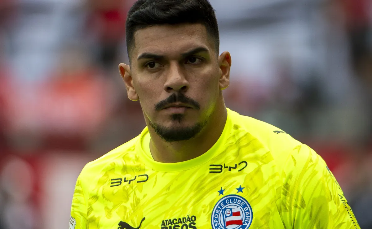 Santos não quer reintegrar João Paulo e goleiro segue fora dos planos