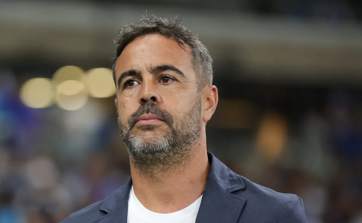 Artur Jorge tem aval para colocar ordem na casa após vexame do Cruzeiro