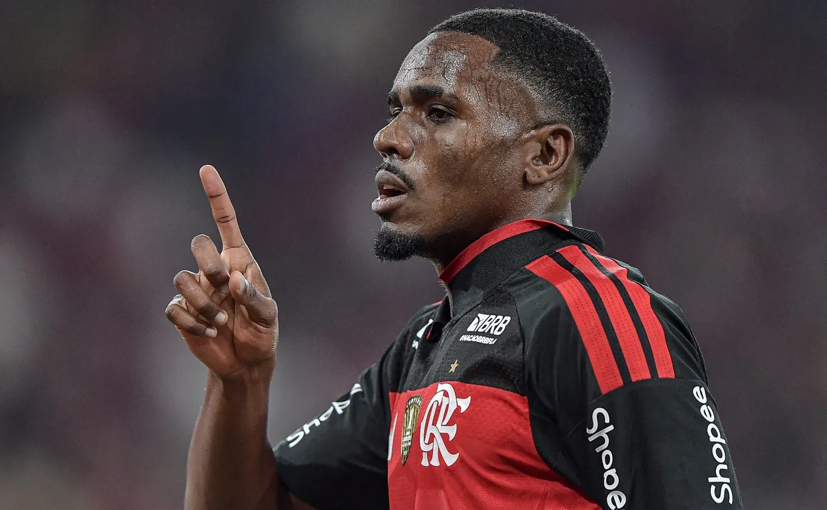 Evertton Araújo, do Flamengo, fala sobre disputa com o Palmeiras pelo título