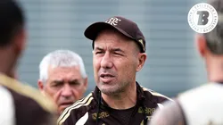 Leonardo Jardim técnico do Flamengo durante treinamento no Ninho do Urubu