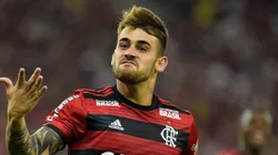 - Felipe Vizeu ex-jogador do Flamengo comemora seu gol durante partida contra o Paraná