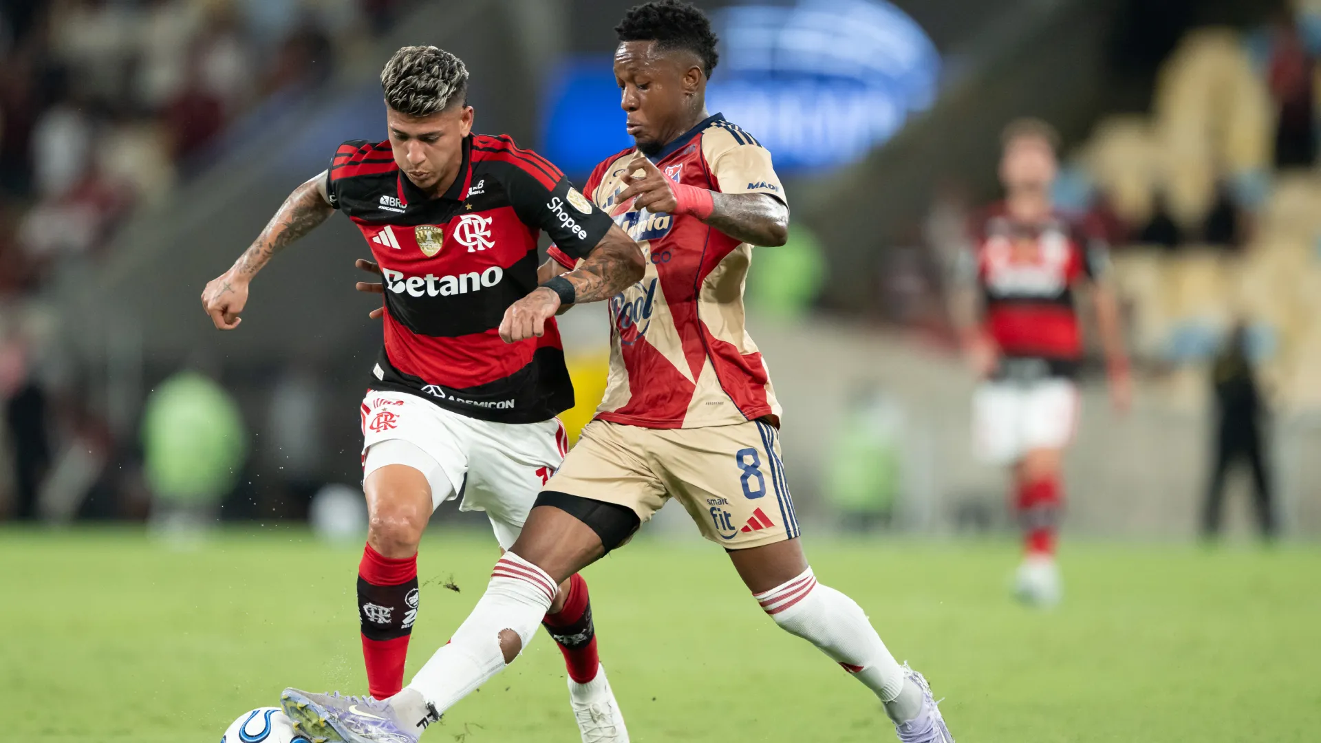 Carrascal em ação pelo Flamengo contra o Medellín – Foto: Jorge Rodrigues/AGIF
