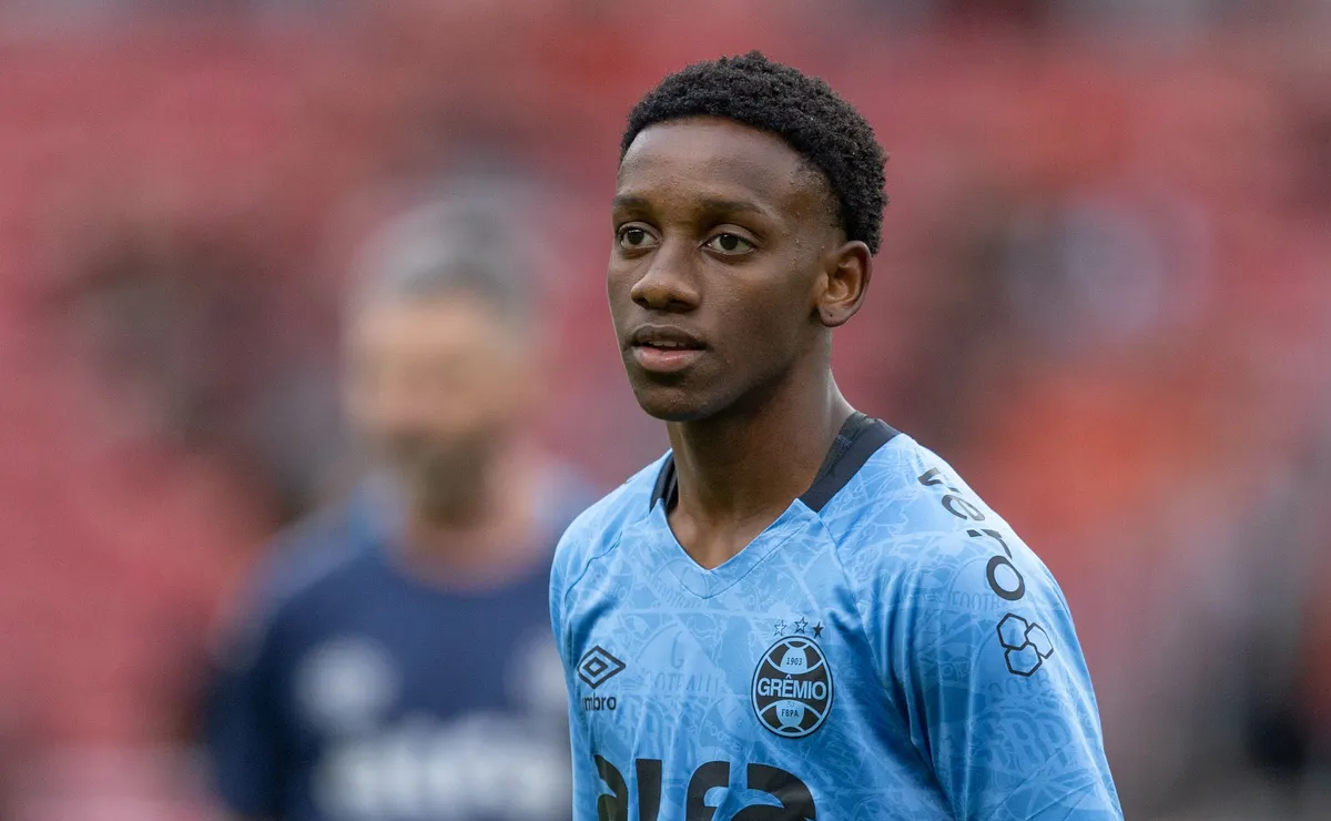 Villarreal entra na disputa por Gabriel Mec e planeja observação no Grêmio