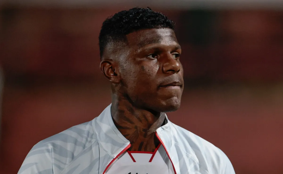 Arboleda e São Paulo chegam em acordo definitivo, e equatoriano irá ficar treinando até a Janela