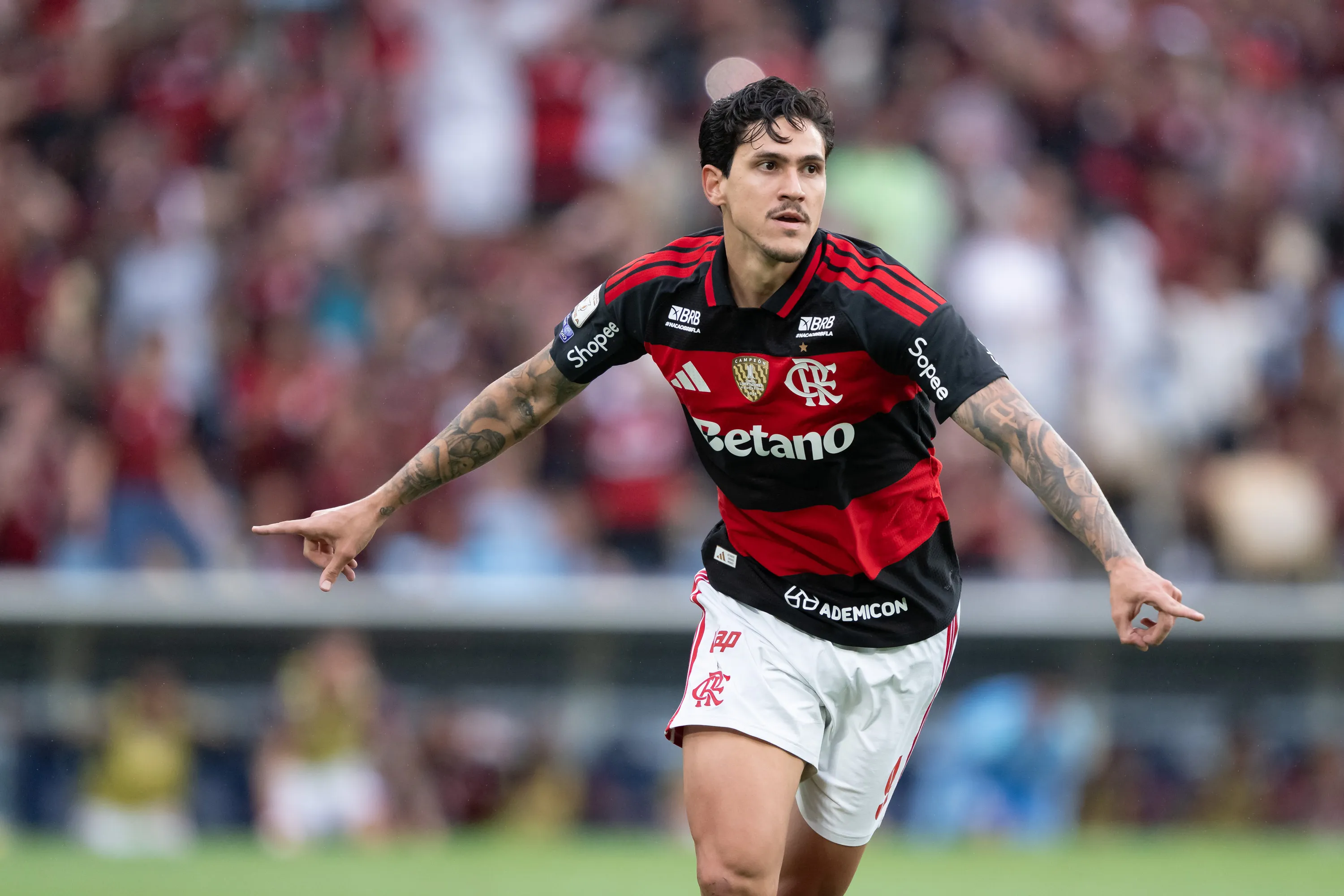Pedro jogador do Flamengo comemora seu gol durante partida contra o Vasco. Foto: Jorge Rodrigues/AGIF