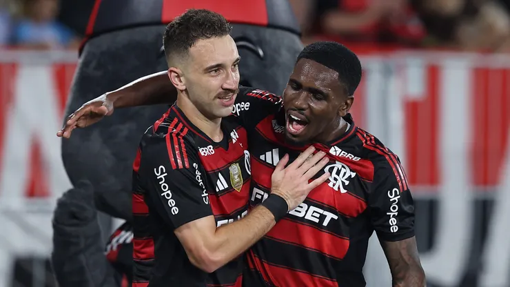 Léo Ortiz e Evertton Araújo podem ajudar Flamengo a aliviar a folha com possíveis vendas na próxima janela
