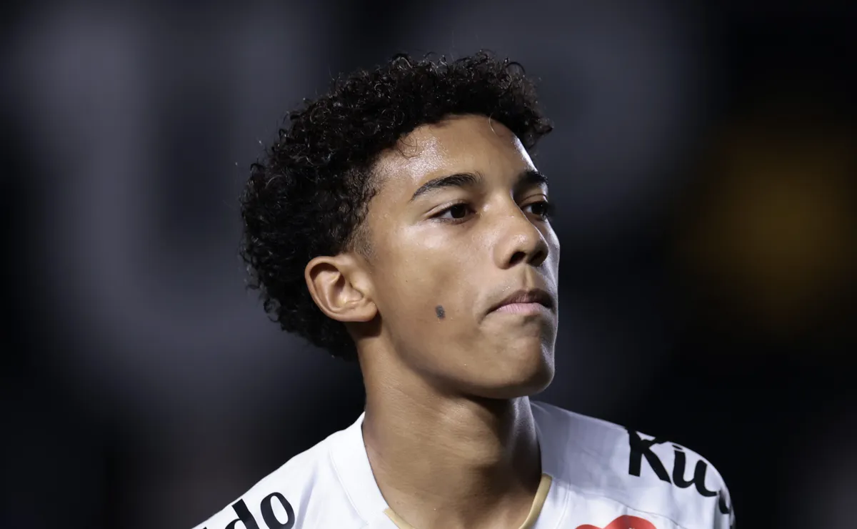 Robinho Jr. não tem bom relacionamento com colegas de campo por conta de suposta arrogância