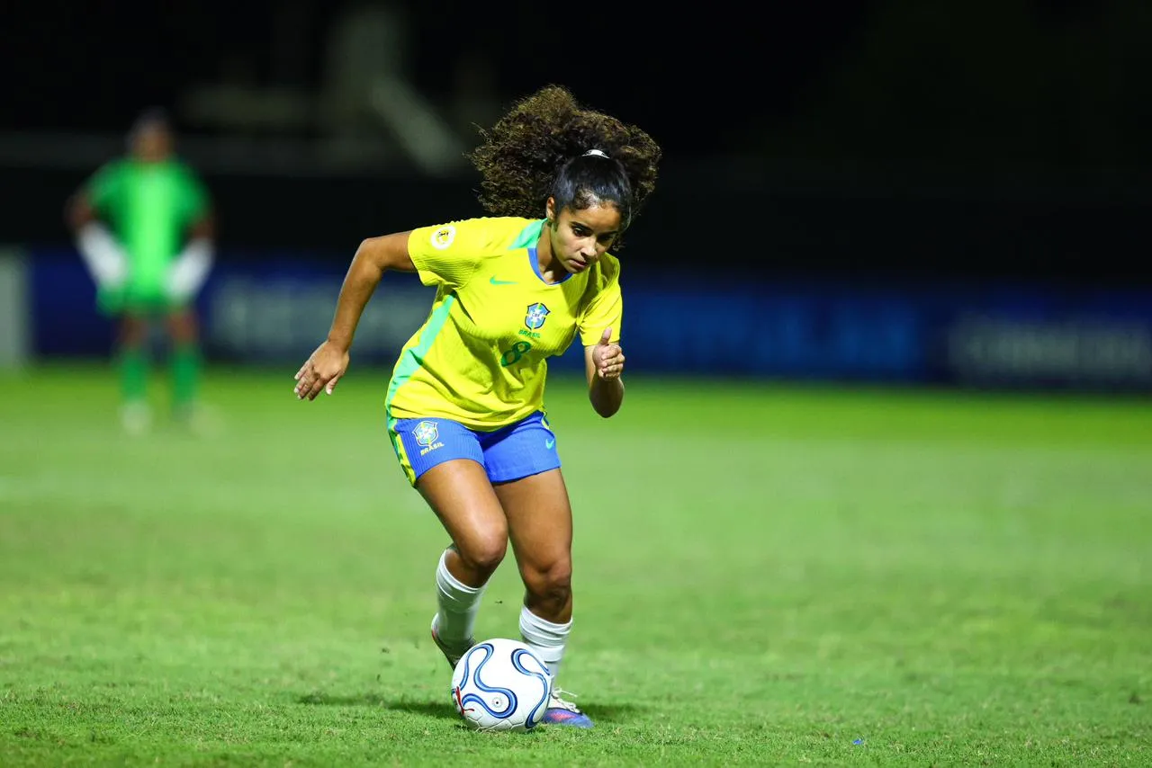 Carol Melo com a Amarelinha, no Sul-Americano. Foto: Staff Images/CBF