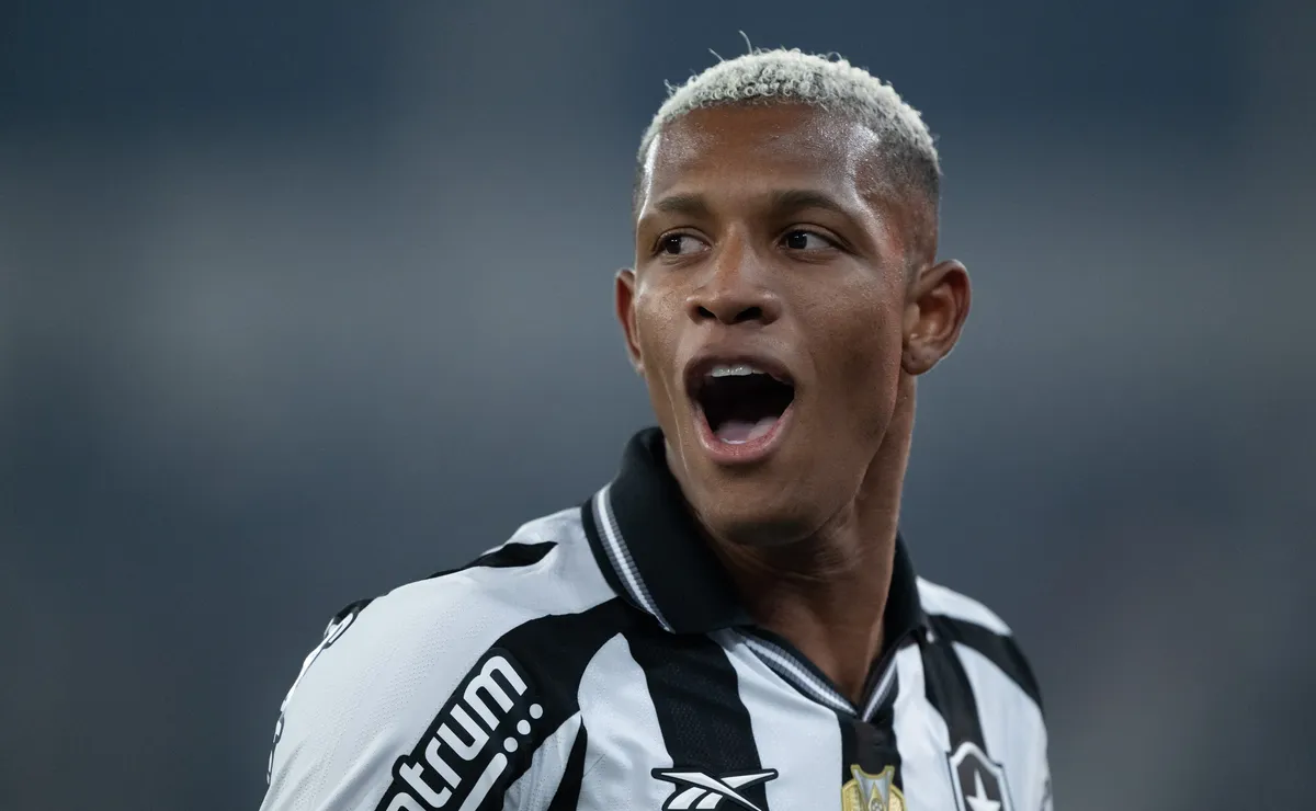 Para assinar com Danilo, Flamengo precisa agilizar e ultrapassar o Palmeiras nos bastidores