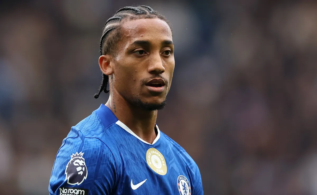Ex-Fluminense, João Pedro marca golaço de bicicleta em derrota do Chelsea na Premier League