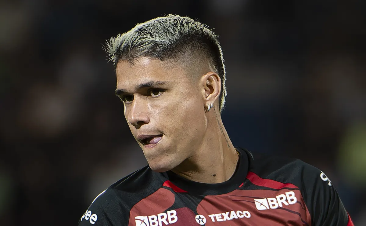 Atlético-MG prepara oferta por Luiz Araújo e liga alerta no Flamengo
