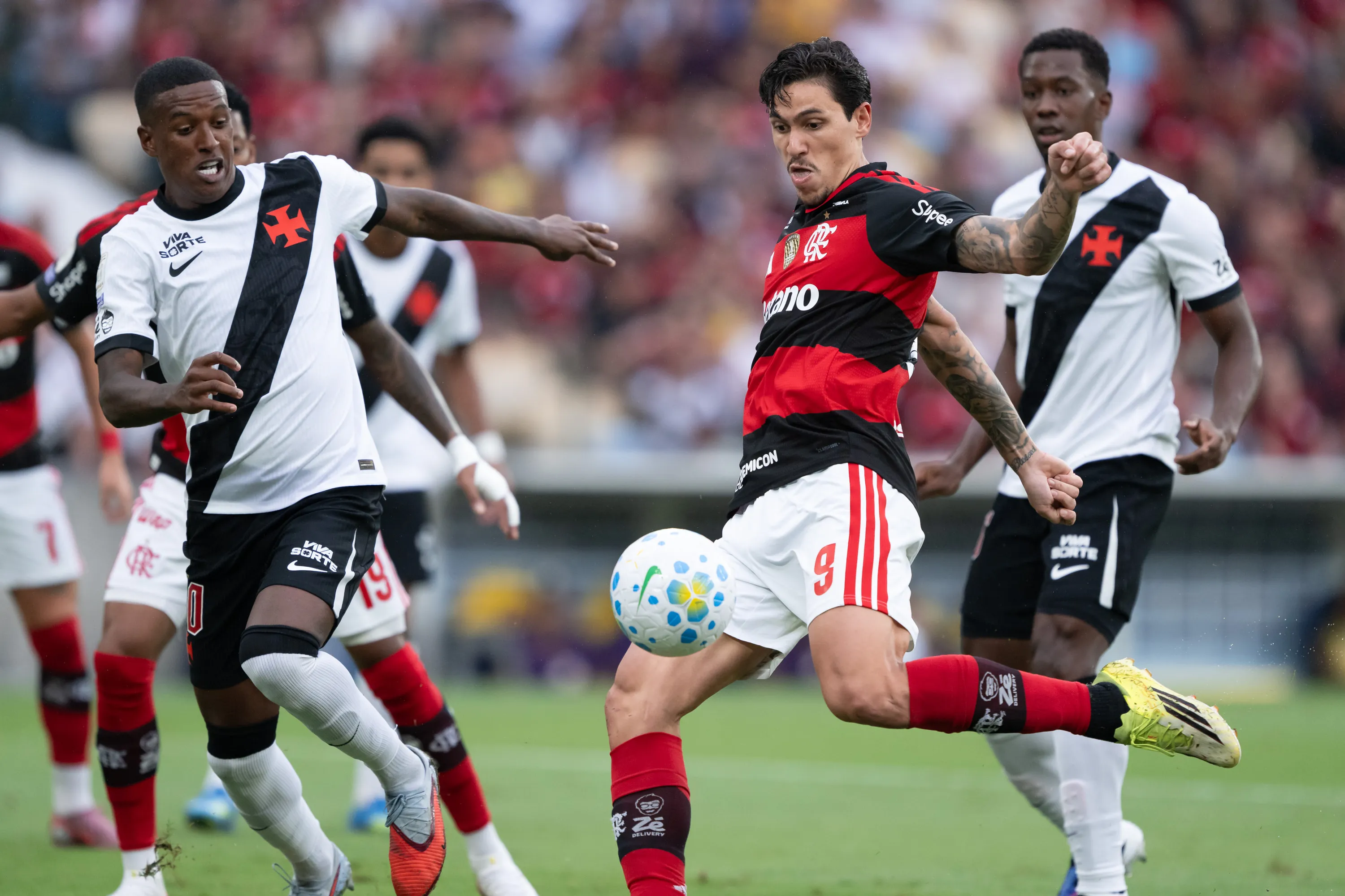 Pedro marca no empate do Flamengo com o Vasco. Foto: Jorge Rodrigues/AGIF