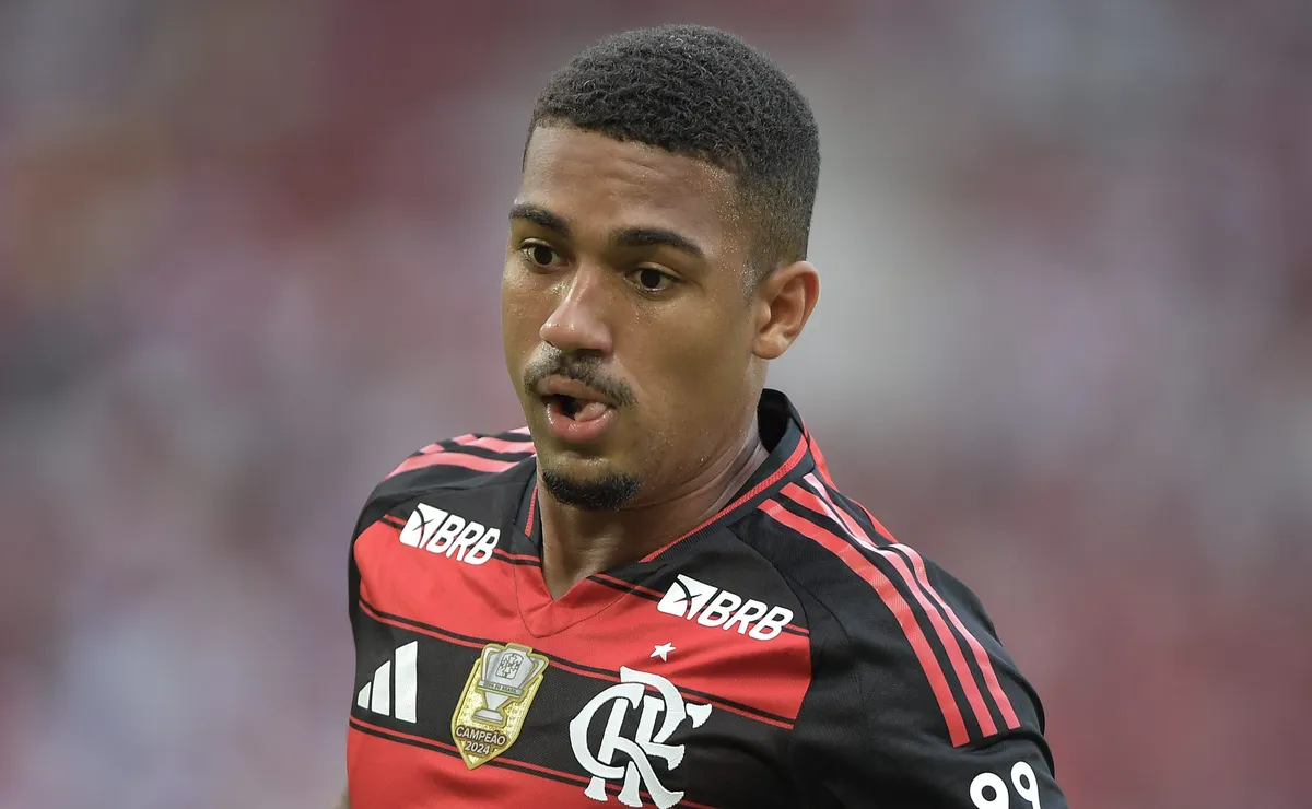 Samuel Lino se posiciona sobre provocações entre Palmeiras e Flamengo
