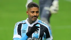 - Jean Pyerre ex-jogador do Gremio comemora seu gol durante partida contra o Vitória
