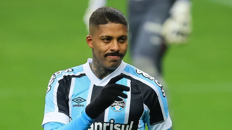 - Jean Pyerre ex-jogador do Gremio comemora seu gol durante partida contra o Vitória