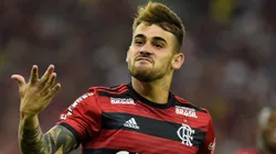 Felipe Vizeu, hoje no Sporting Cristal, foi formado na base do Flamengo - Foto: Thiago Ribeiro/AGIF