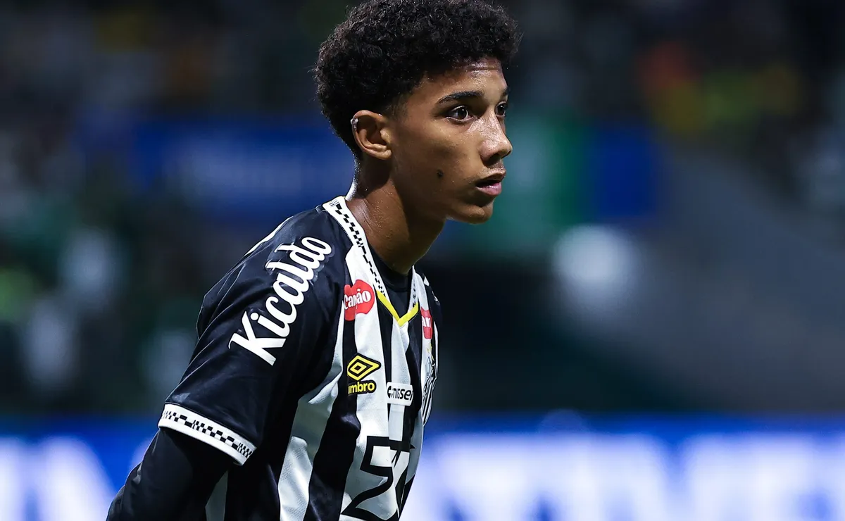 Robinho Jr. enfrenta clima tenso e é opção de Cuca contra o Recoleta
