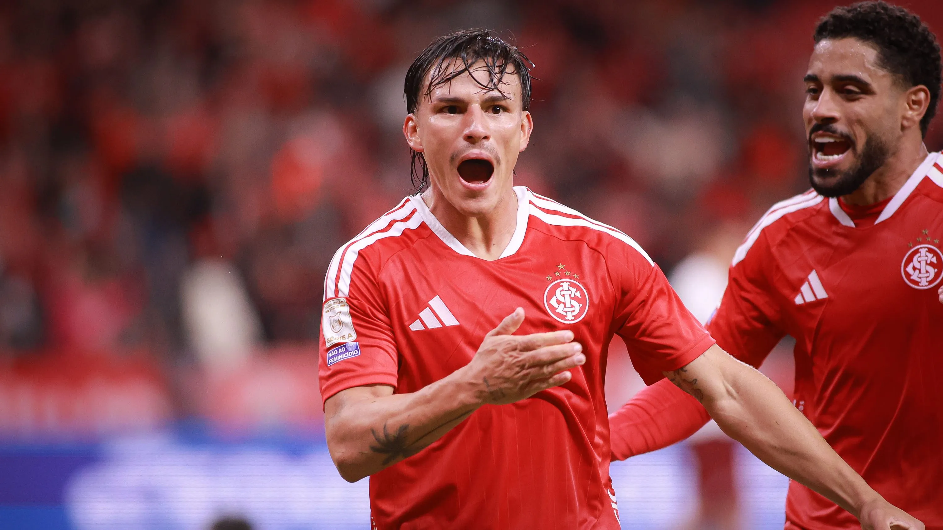 Alexandro Bernabei  comemora seu gol no estadio Beira-Rio . Foto: Maxi Franzoi/AGIF