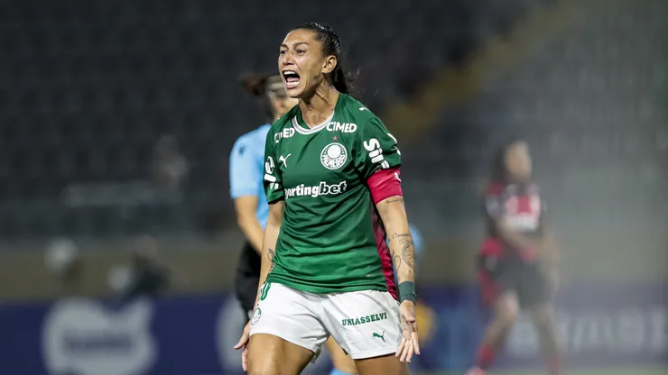 Bia Zaneratto durante partida contra o Flamengo - Foto: Marco Miatelo/AGIF