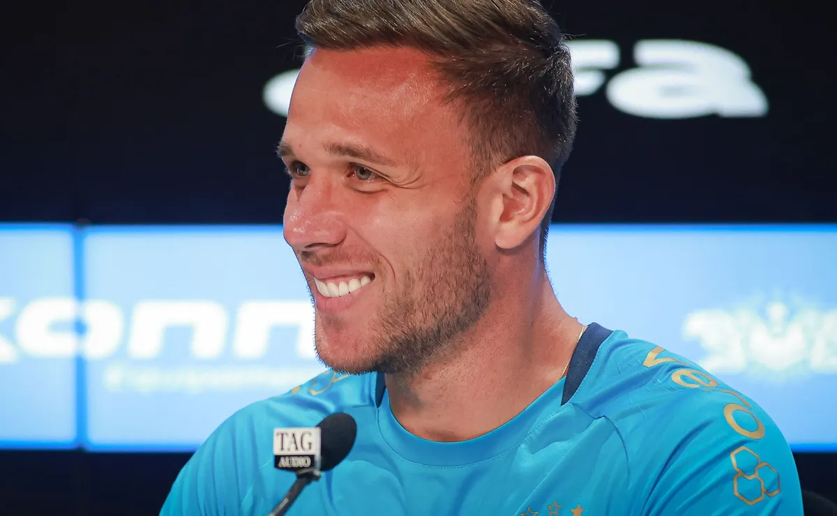 Grêmio reage e descarta pedida de R$ 34 milhões por Arthur