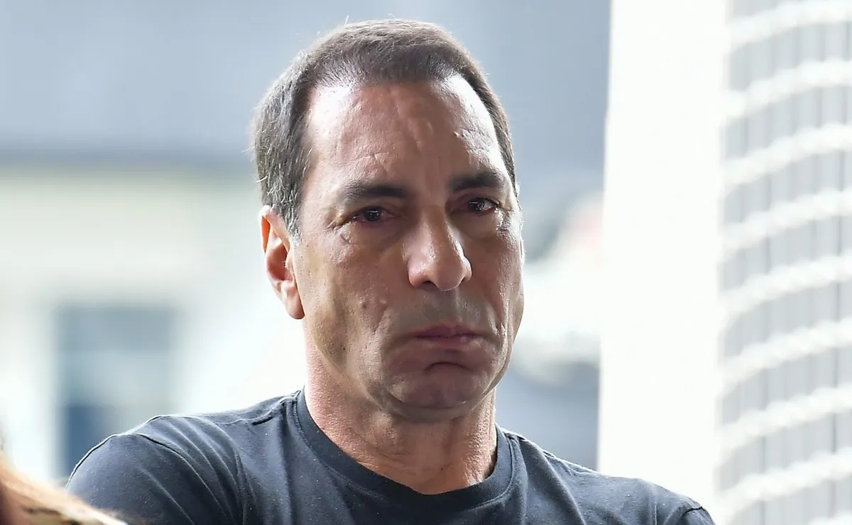 Edmundo sugere contratação de centroavante fazedor de gols no Vasco