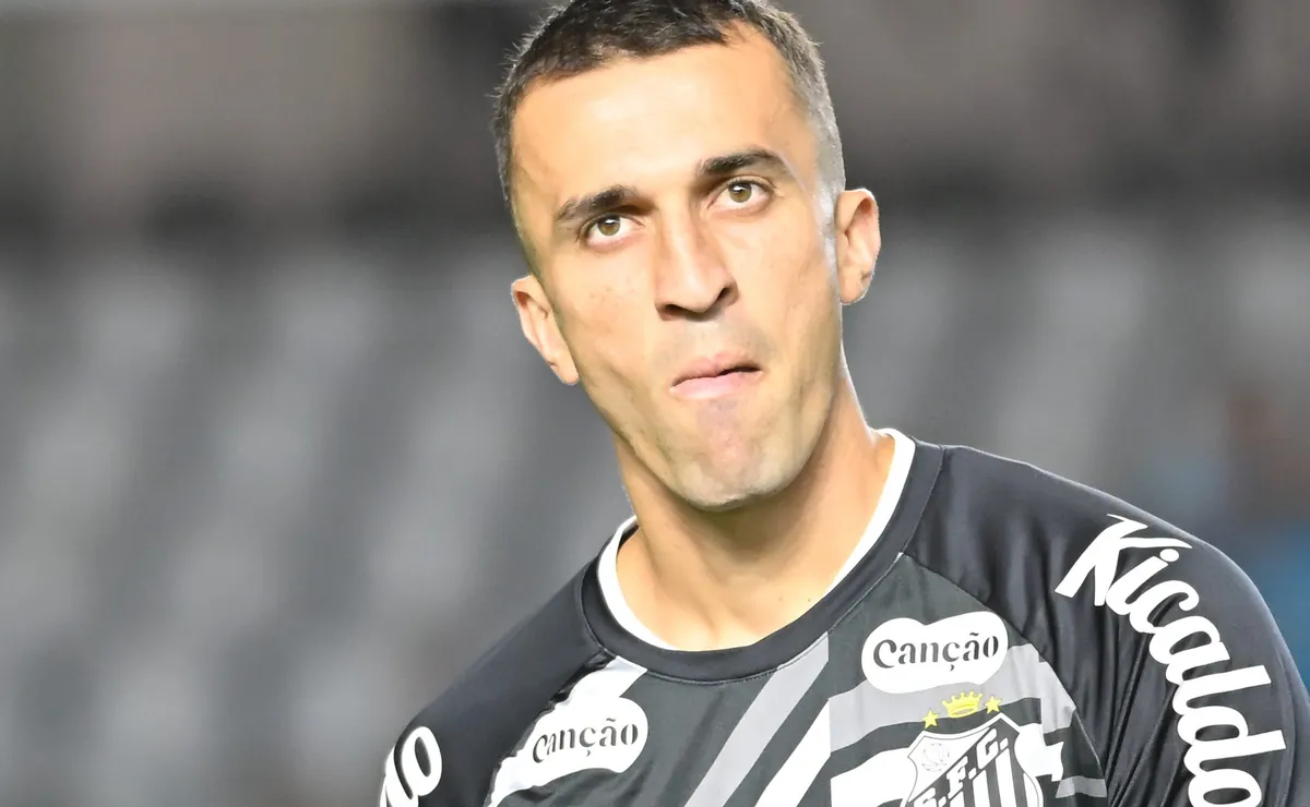 Cuca faz novas mudanças e pode testar João Schmidt contra o Recoleta