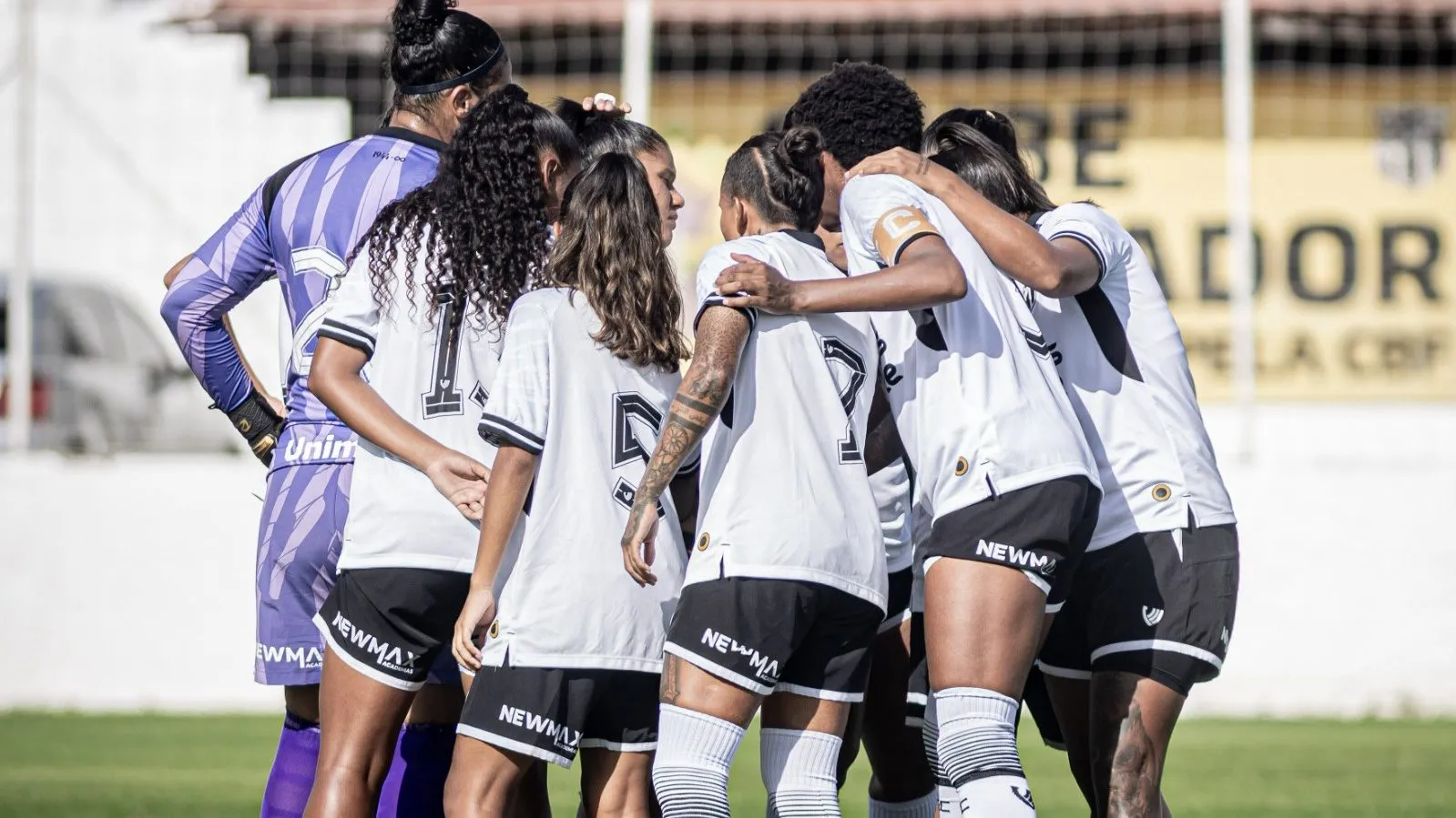 Time feminino do Ceará em campo